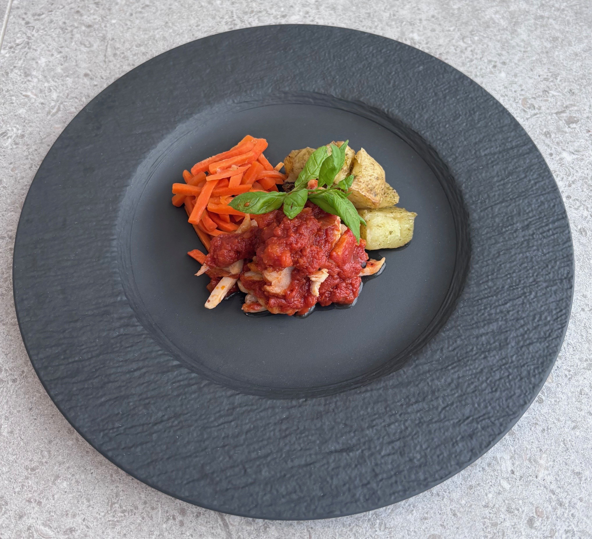 Broileria tomaattikastikkeessa L,G,M